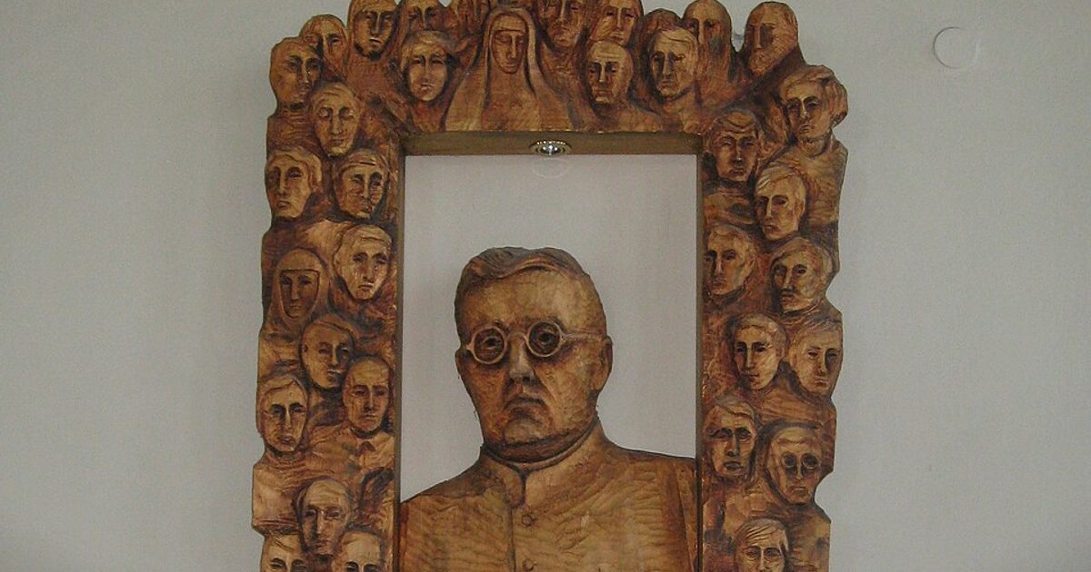 Relikwie świętych — Kościół MB Nieustającej Pomocy i św. Rozalii, Chorzów. Zdjęcie: Wikimedia Commons.