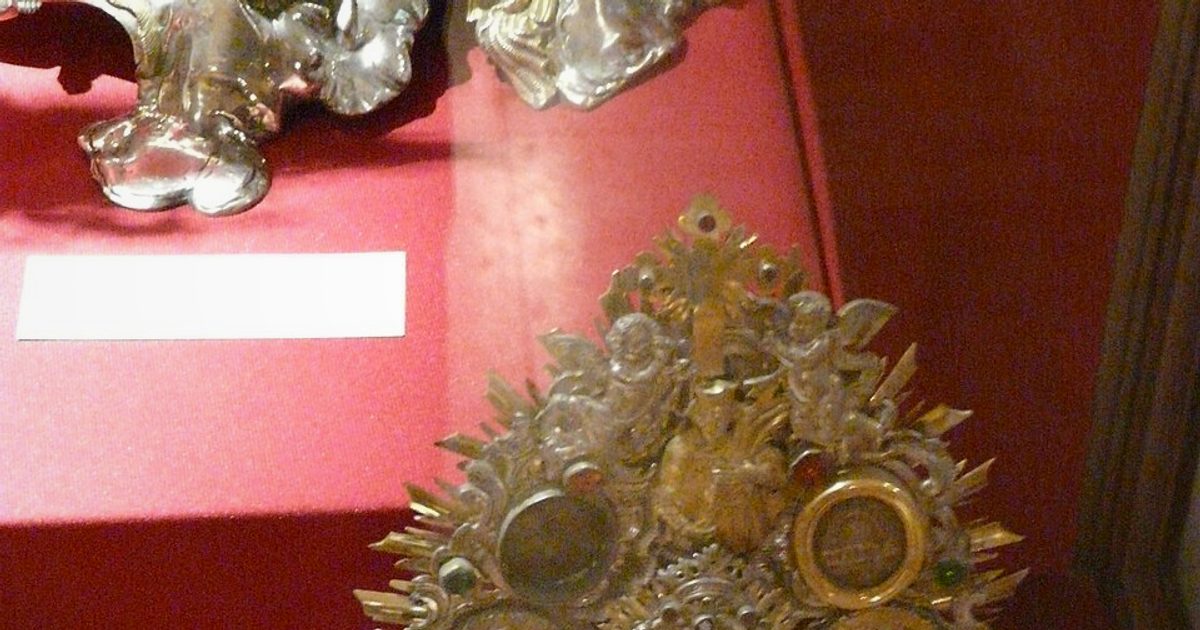 Relikwie świętych — Kościół Narodzenia NMP, Sady Górne. Zdjęcie: Wikimedia Commons.