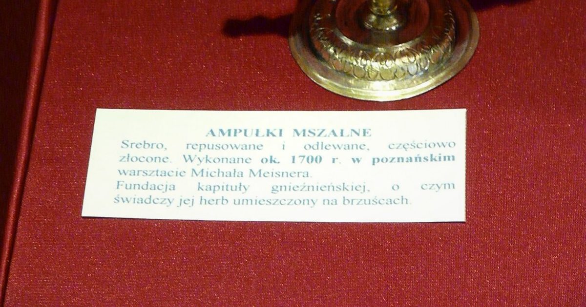 Relikwie świętych — Kościół św. Anny, Mrocza. Zdjęcie: Wikimedia Commons.