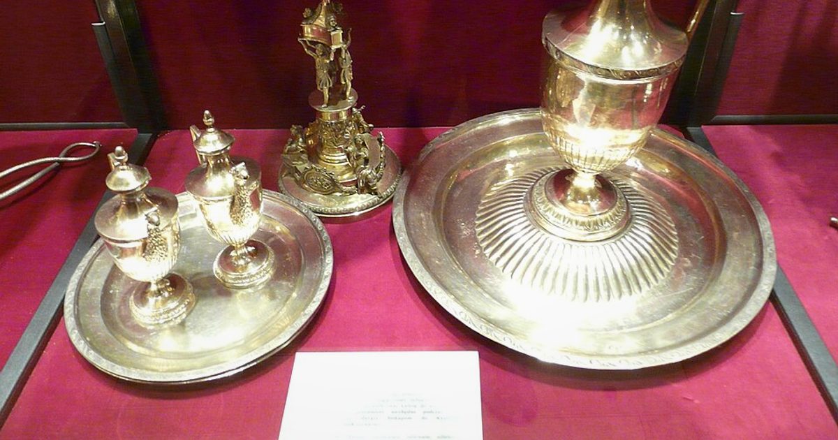 Relikwie świętych — Kościół św. Barbary, Tomice. Zdjęcie: Wikimedia Commons.