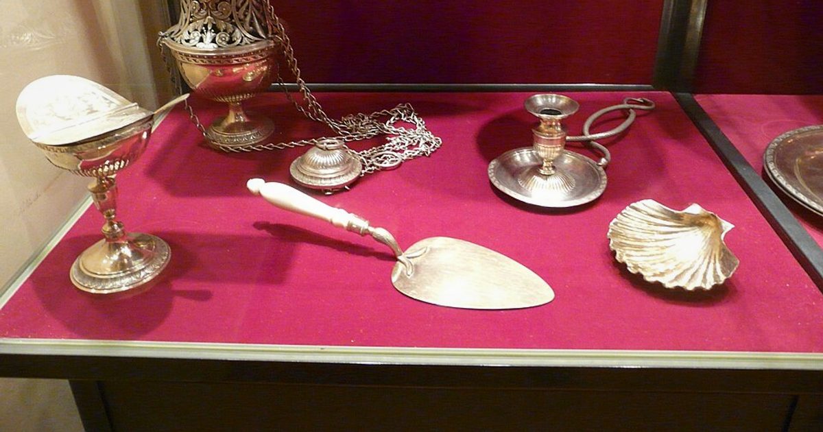 Relikwie świętych — Kościół św. Elżbiety Węgierskiej, Jaworzno. Zdjęcie: Wikimedia Commons.