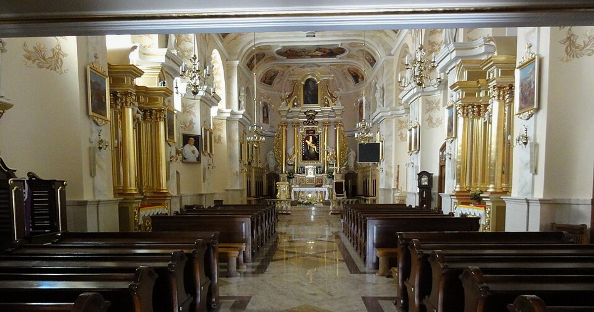 Relikwie świętych — Kościół św. Franciszka z Asyżu, Bielsko-Biała. Zdjęcie: Wikimedia Commons.