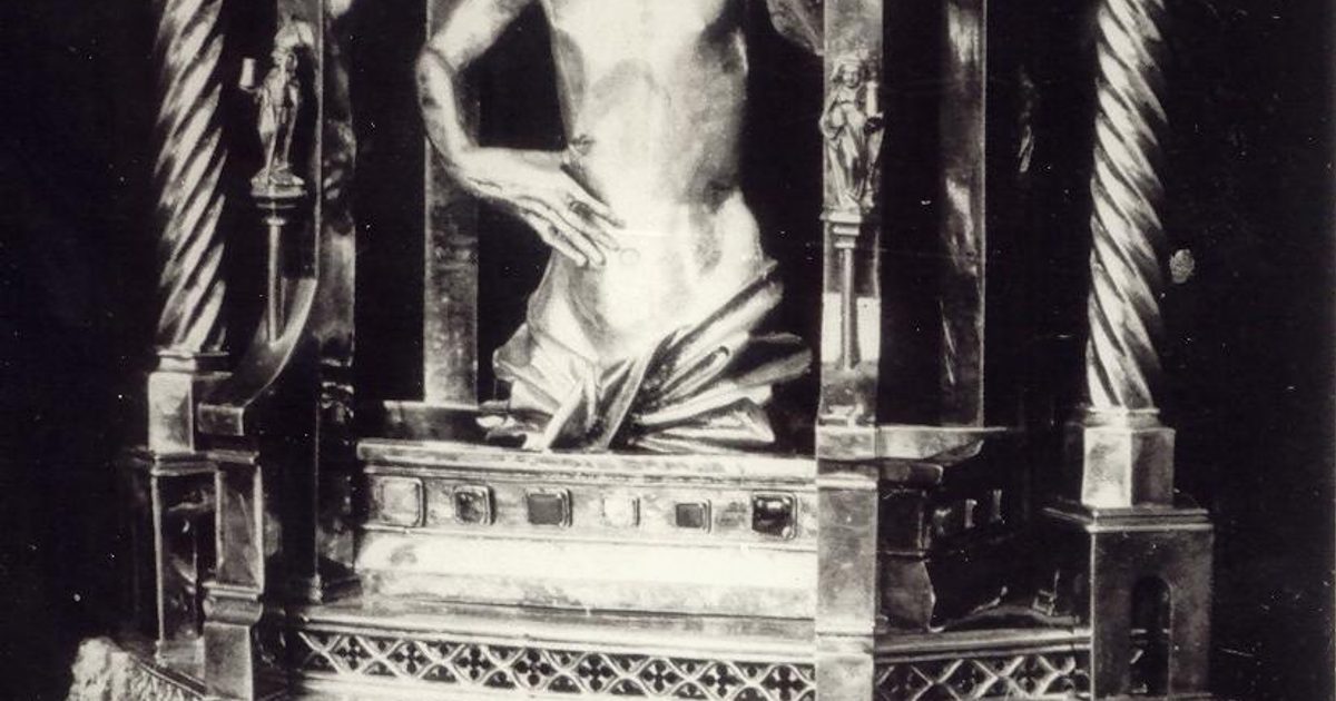 Relikwie świętych — Kościół św. Huberta, Zalesie Górne. Zdjęcie: Wikimedia Commons.