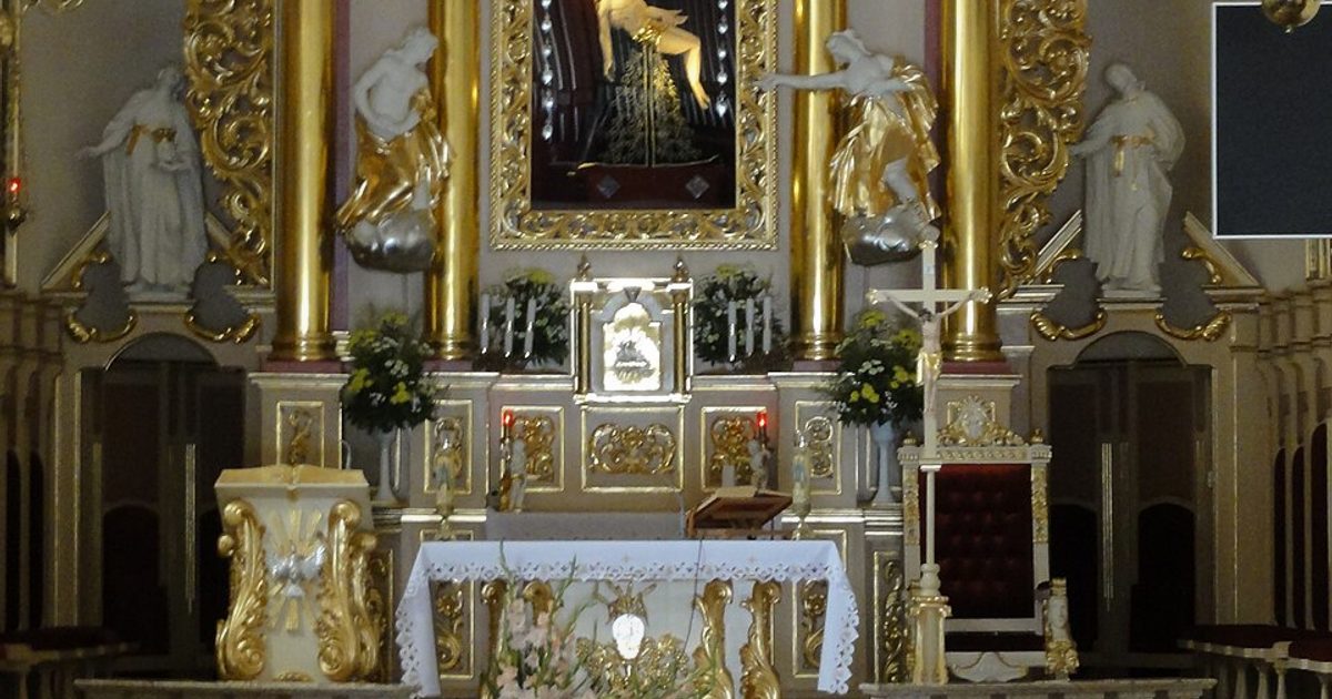 Relikwie świętych — Kościół św. Stanisława Biskupa i Męczennika, Bielsko-Biała. Zdjęcie: Wikimedia Commons.