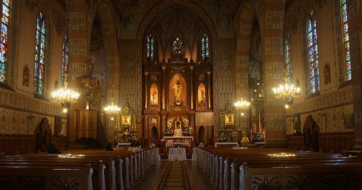 Relikwie świętych — Kościół św. Tomasza Apostoła, Ełk. Zdjęcie: Wikimedia Commons.