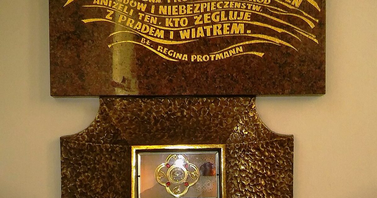 Relikwie świętych — Kościół Wniebowzięcia NMP, Proszowice. Zdjęcie: Wikimedia Commons.