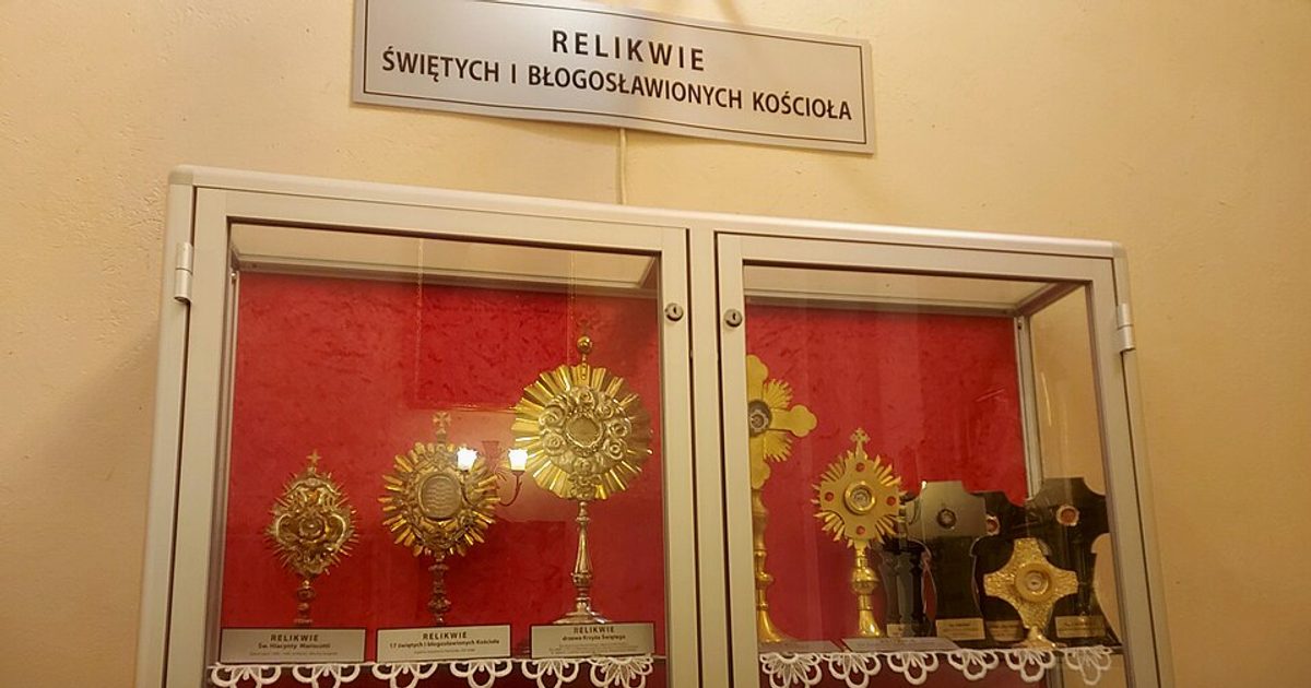 Relikwie świętych — Kościół Wniebowzięcia NMP, Puławy. Zdjęcie: Wikimedia Commons.