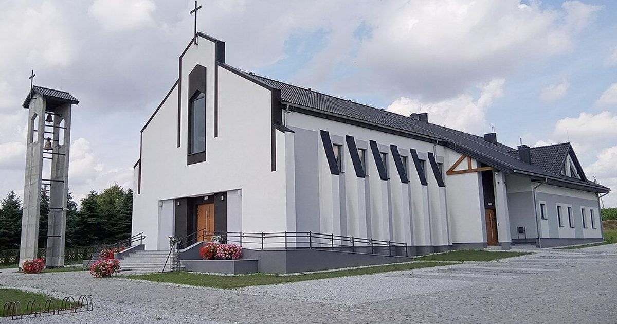 Kościół parafii Kościół Bł. 108 Męczenników w Powiercie — zdjęcie
