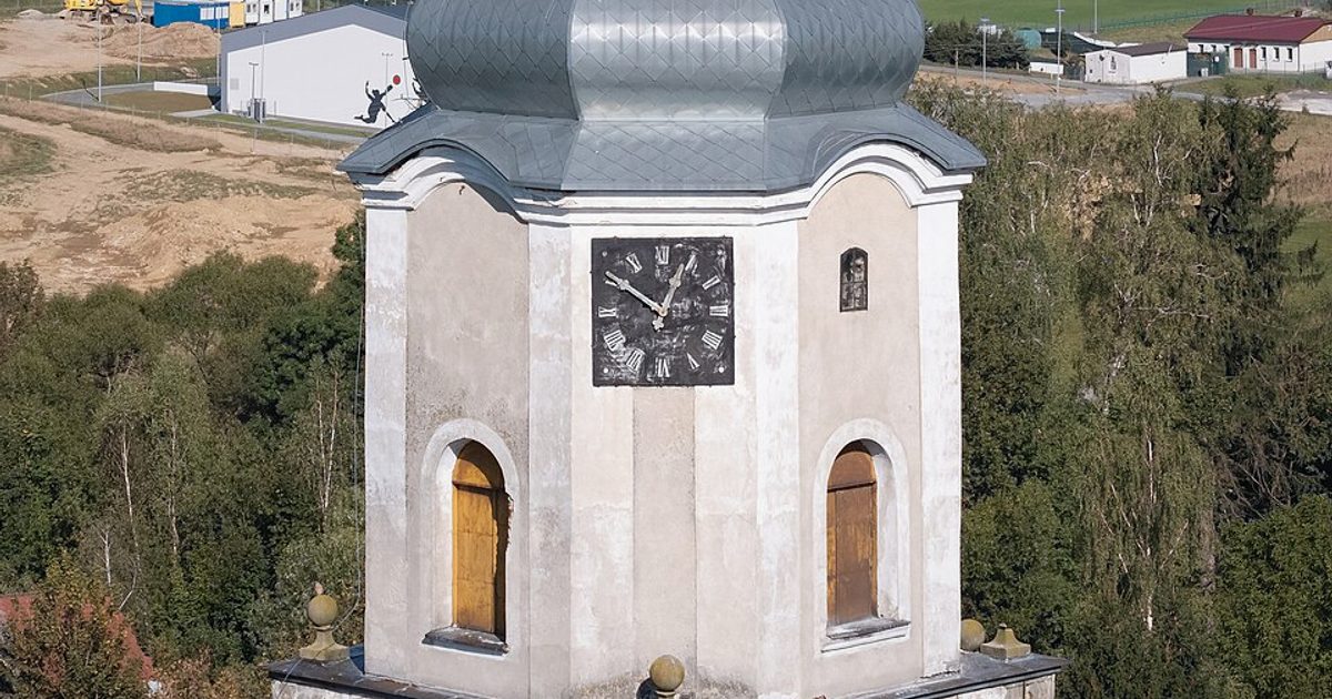 Kościół parafii Kościół Bożego Ciała w Międzylesie — zdjęcie