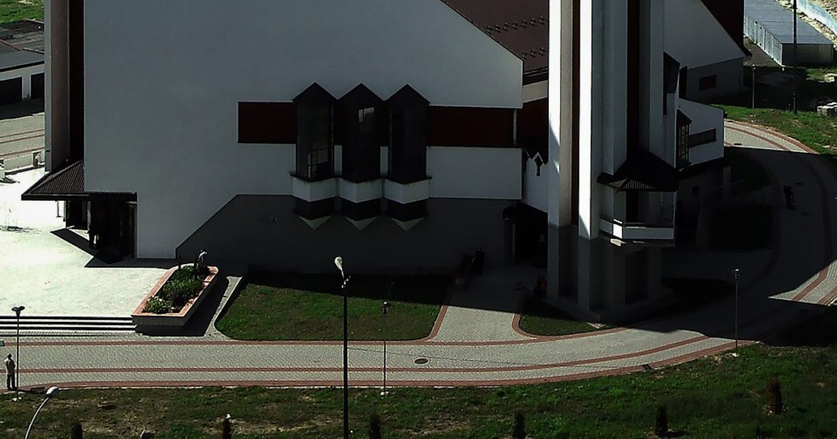 Kościół parafii Kościół Chrystusa Dobrego Pasterza w Tarnów — zdjęcie