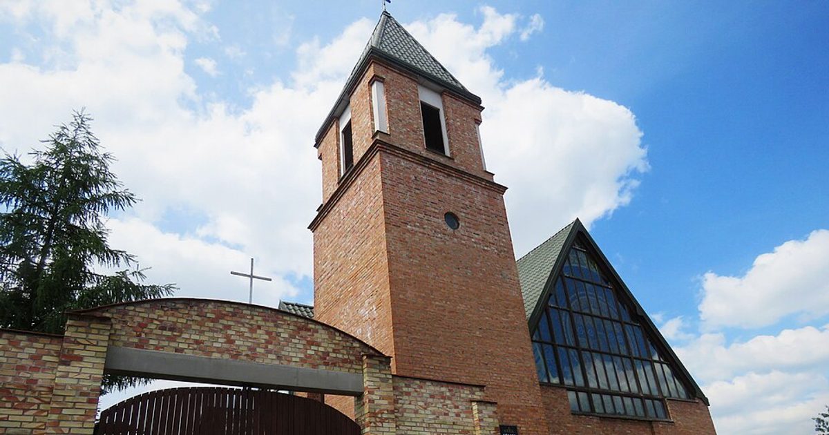 Kościół parafii Kościół Chrystusa Króla Wszechświata w Piastów — zdjęcie
