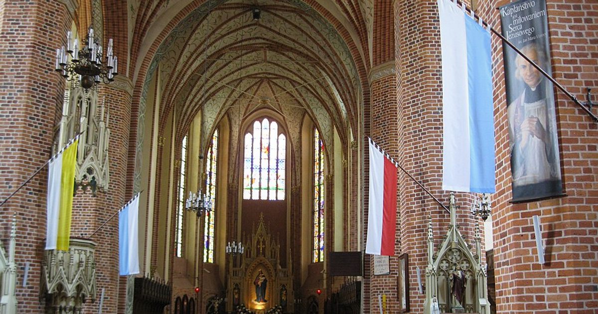 Kościół parafii Kościół Macierzyństwa NMP w Trzebiatów — zdjęcie