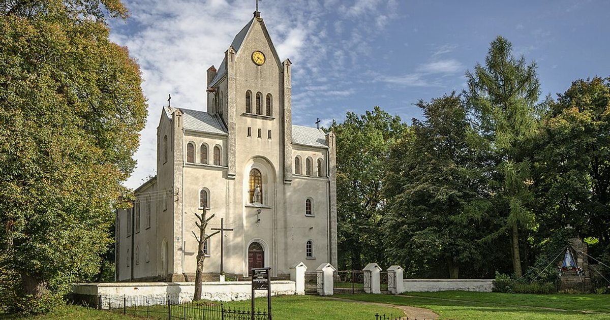 Kościół parafii Kościół Matki Boskiej Częstochowskiej w Grabowno Wielkie — zdjęcie