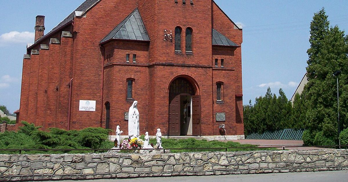 Kościół parafii Kościół Matki Boskiej Częstochowskiej i św. Wojciecha w Grodziec — zdjęcie
