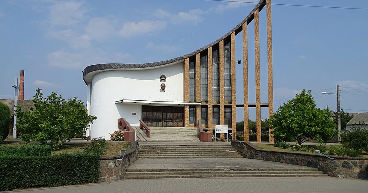 Kościół parafii Kościół Matki Boskiej Częstochowskiej w Pudliszki — zdjęcie