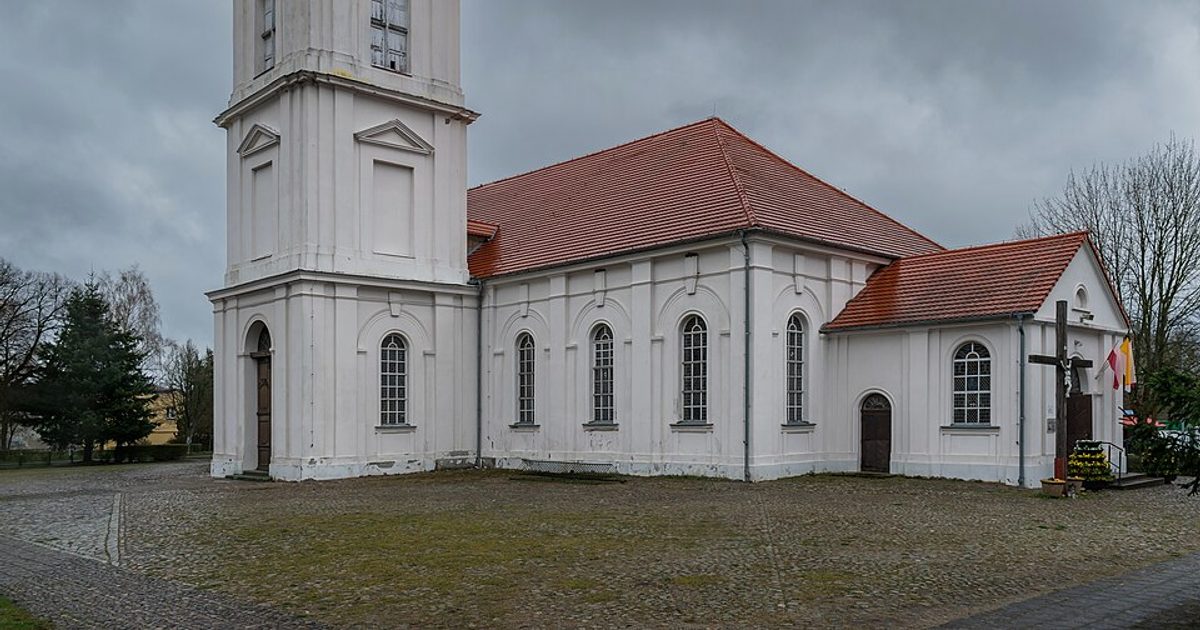 Kościół parafii Kościół Matki Bożej Królowej Polski w Kalisz Pomorski — zdjęcie