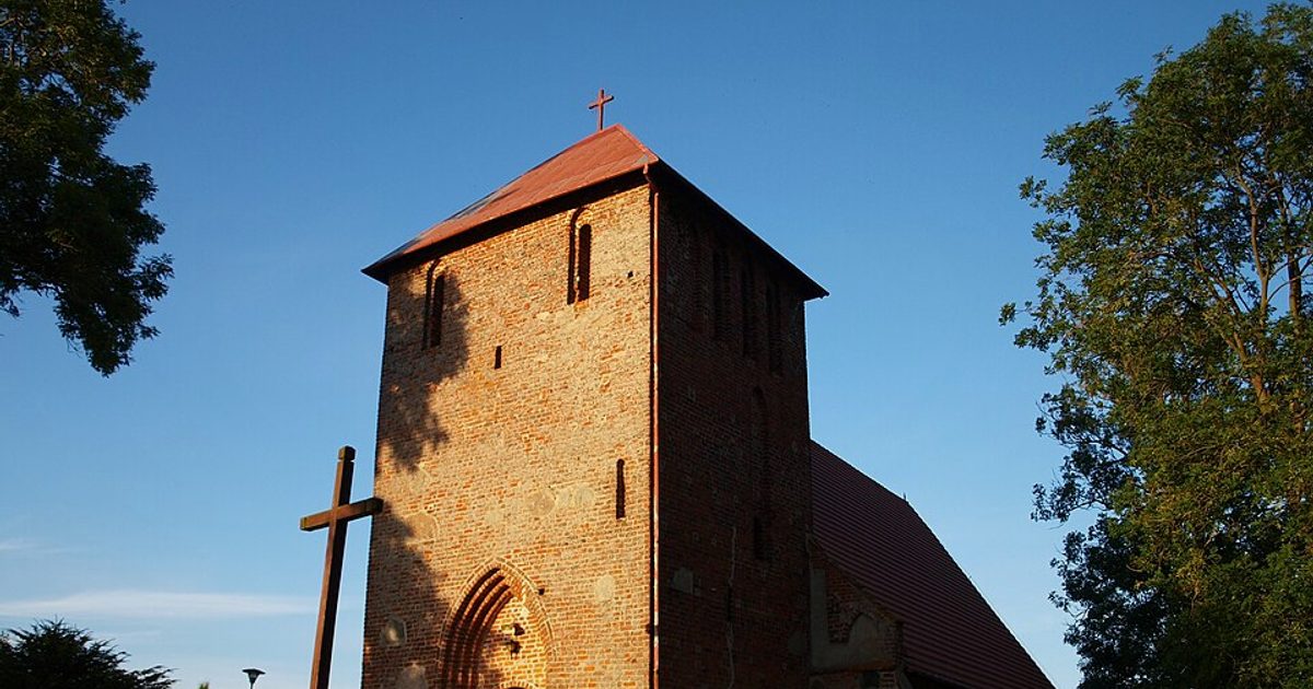 Kościół parafii Kościół Matki Bożej Królowej Polski w Śmiechów — zdjęcie