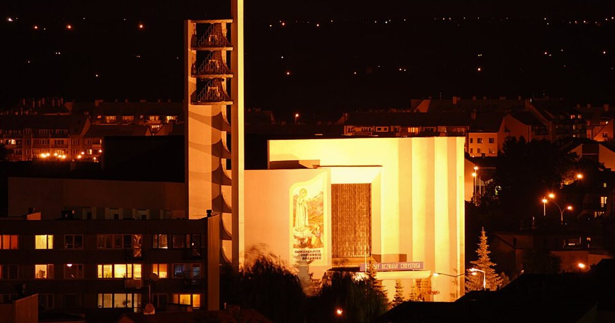 Kościół parafii Kościół Matki Bożej Nieustającej Pomocy w Tarnobrzeg — zdjęcie