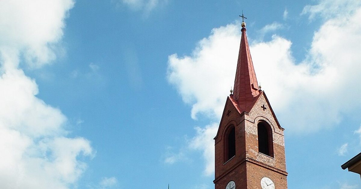 Kościół parafii Kościół Matki Bożej od Wykupu Niewolników w Okonek — zdjęcie