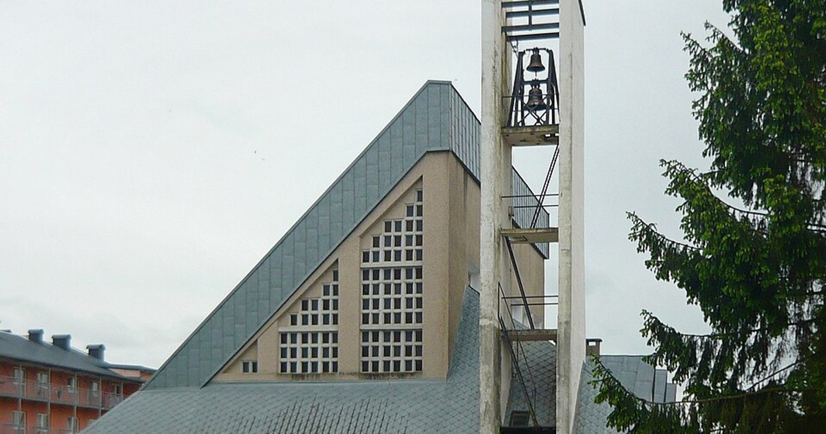 Kościół parafii Kościół Matki Bożej Uzdrowienia Chorych w Dźwirzyno — zdjęcie