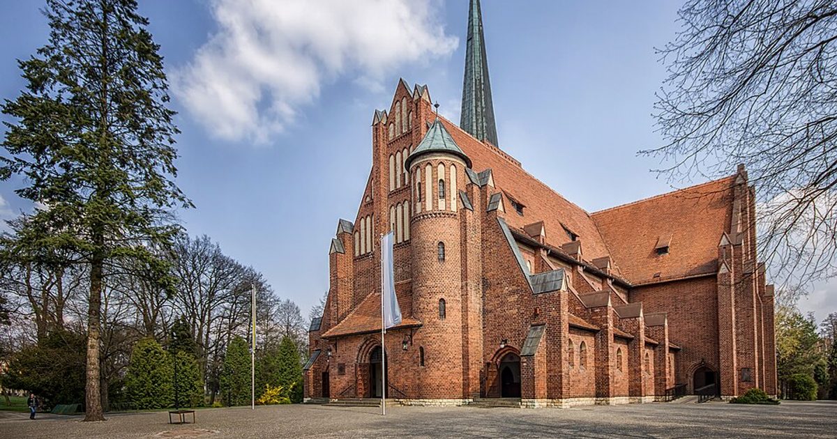 Kościół parafii Kościół Matki Bożej Wspomożenia Wiernych w Kluczbork — zdjęcie