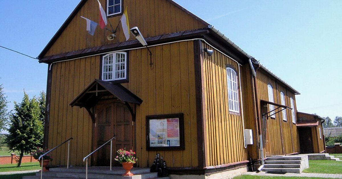 Kościół parafii Kościół MB Bolesnej w Lack — zdjęcie