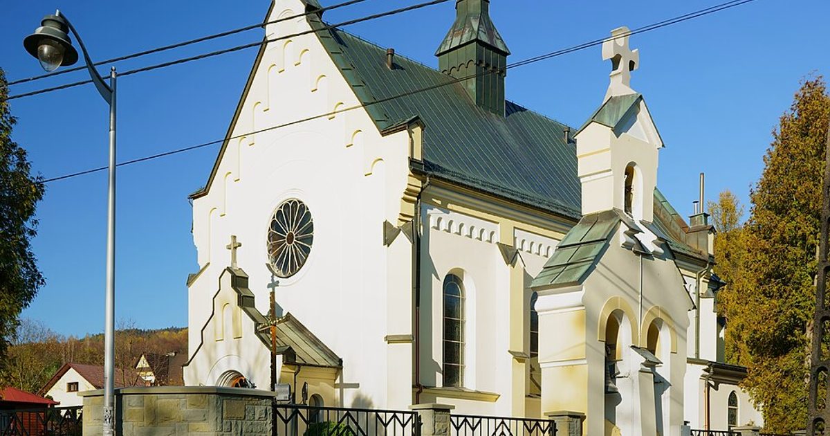 Kościół parafii Kościół MB Królowej Polski w Stróża — zdjęcie