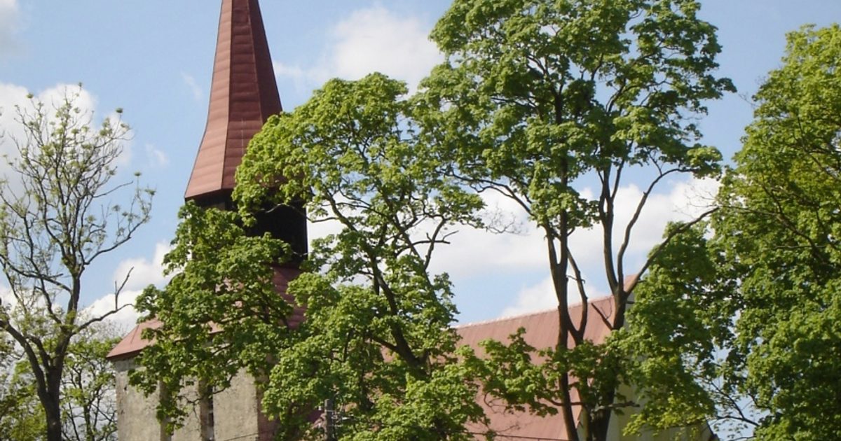 Kościół parafii Kościół MB Różańcowej w Rzeplino — zdjęcie
