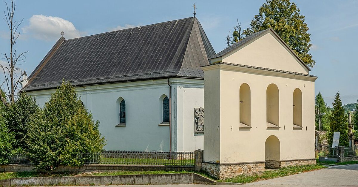 Kościół parafii Kościół MB Szkaplerznej w Moszczenica — zdjęcie