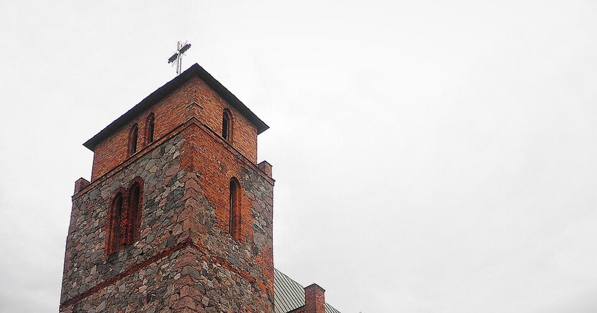 Kościół parafii Kościół MB Wspomożenia Wiernych w Banie — zdjęcie