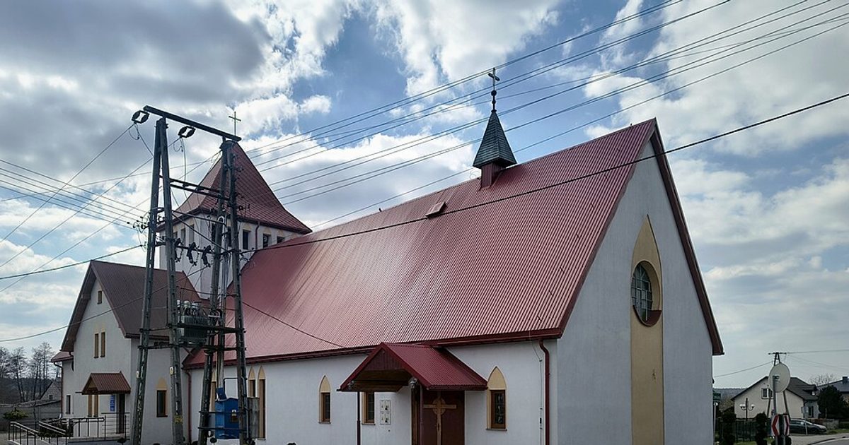 Kościół parafii Kościół Milosierdzia Bożego w Chorzew — zdjęcie