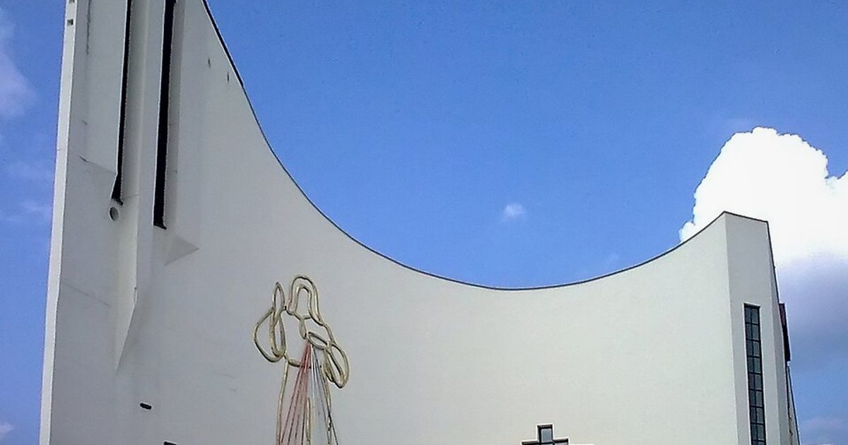 Kościół parafii Kościół Miłosierdzia Bożego w Ząbki — zdjęcie
