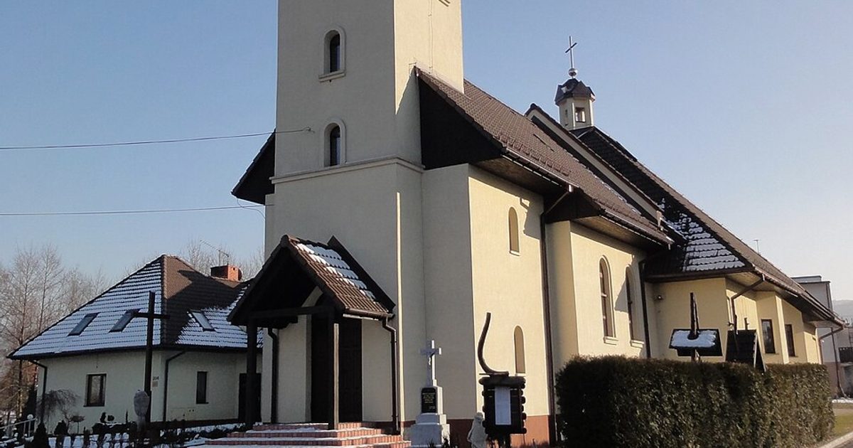 Kościół parafii Kościół Najświętszego Serca Pana Jezusa w Biery — zdjęcie