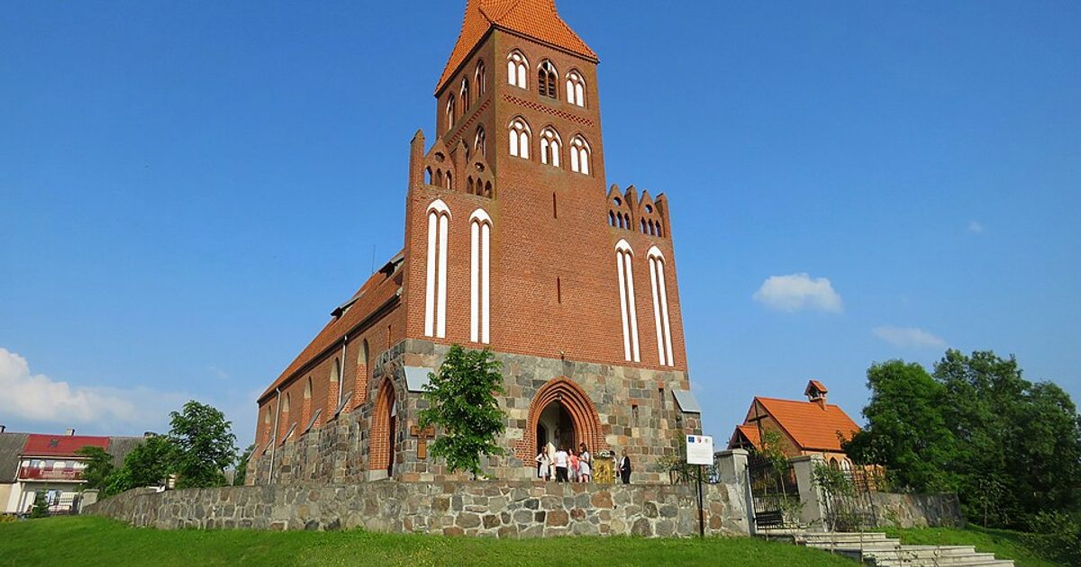 Kościół parafii Kościół Najświętszego Serca Pana Jezusa w Radomno — zdjęcie