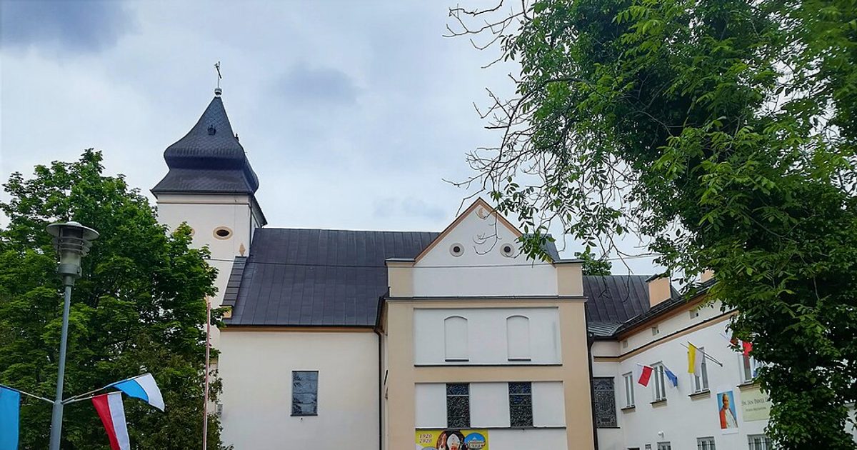 Kościół parafii Kościół Narodzenia NMP w Bełchatów — zdjęcie