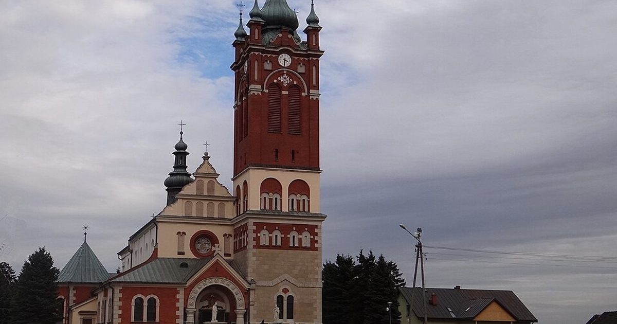 Kościół parafii Kościół Narodzenia NMP w Borzęcin — zdjęcie