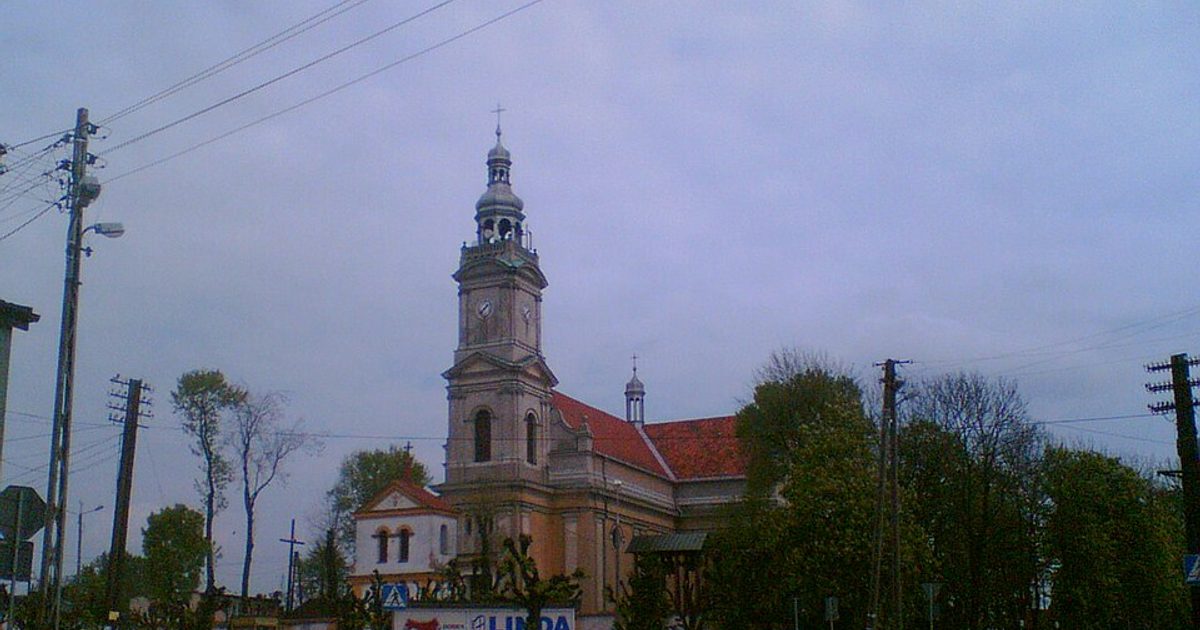 Kościół parafii Kościół Narodzenia NMP w Dobra — zdjęcie