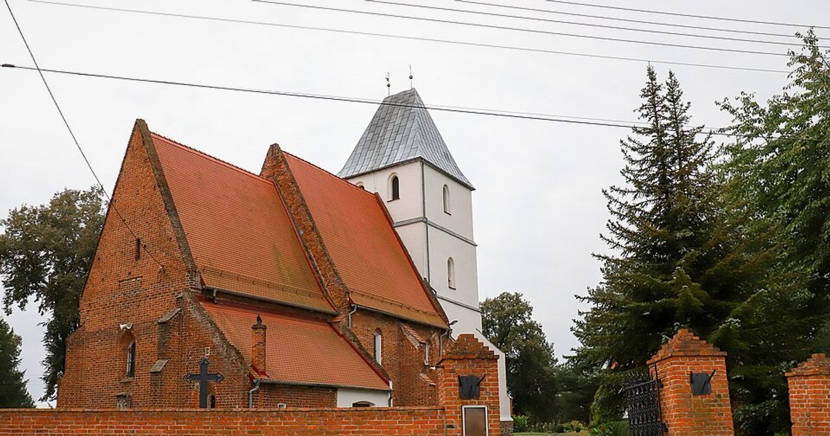 Kościół parafii Kościół Narodzenia NMP i św. Marcina w Strzelce — zdjęcie