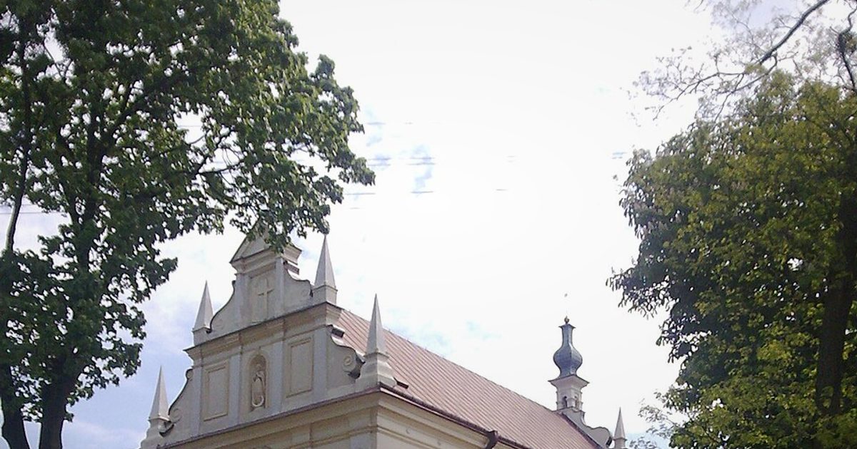 Kościół parafii Kościół Narodzenia NMP i św. Michała Archanioła w Kurów — zdjęcie