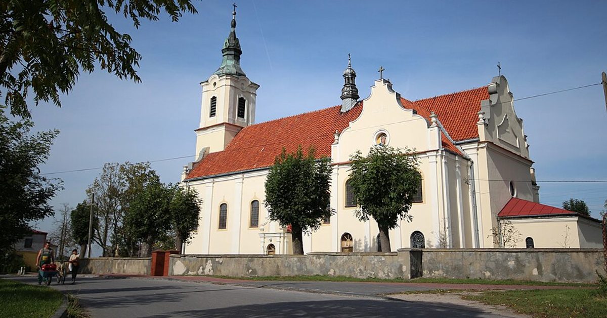 Kościół parafii Kościół Narodzenia NMP i św. Mikołaja w Błogie Szlacheckie — zdjęcie
