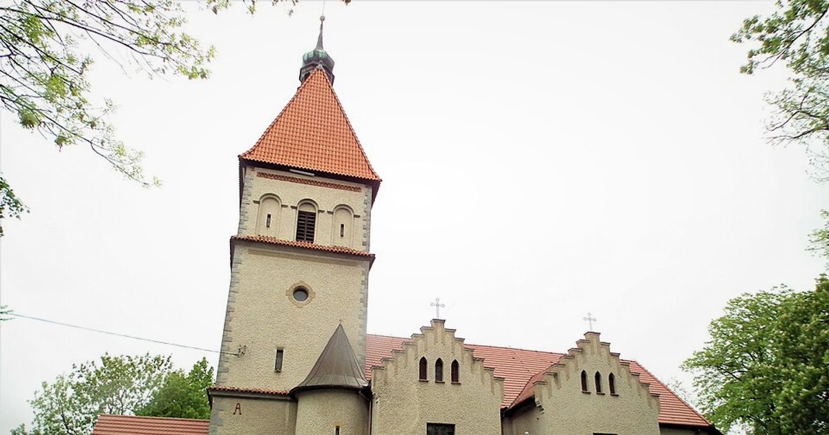 Kościół parafii Kościół Narodzenia NMP i św. Wolfganga w Borów — zdjęcie