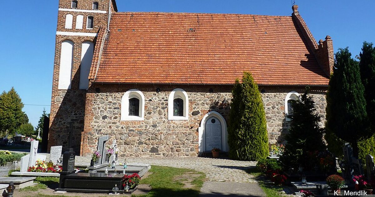 Kościół parafii Kościół Narodzenia NMP w Kiełbasin — zdjęcie