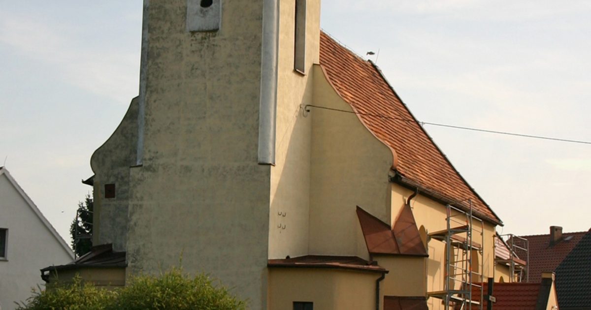 Kościół parafii Kościół Narodzenia NMP w Kierpień — zdjęcie