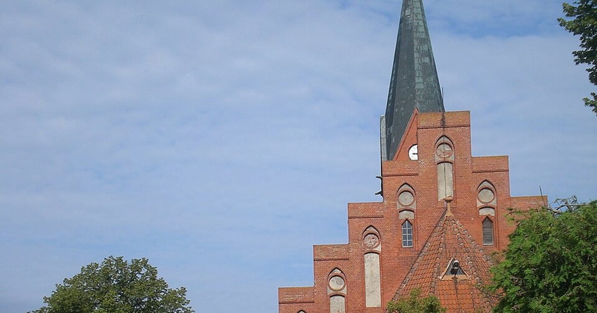 Kościół parafii Kościół Narodzenia NMP w Łąg — zdjęcie
