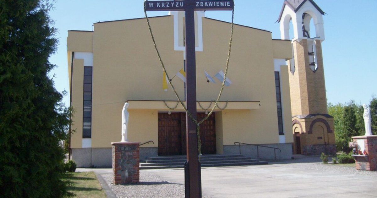 Kościół parafii Kościół Narodzenia NMP w Lniano — zdjęcie