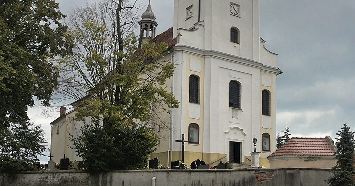 Kościół parafii Kościół Narodzenia NMP w Łubie — zdjęcie