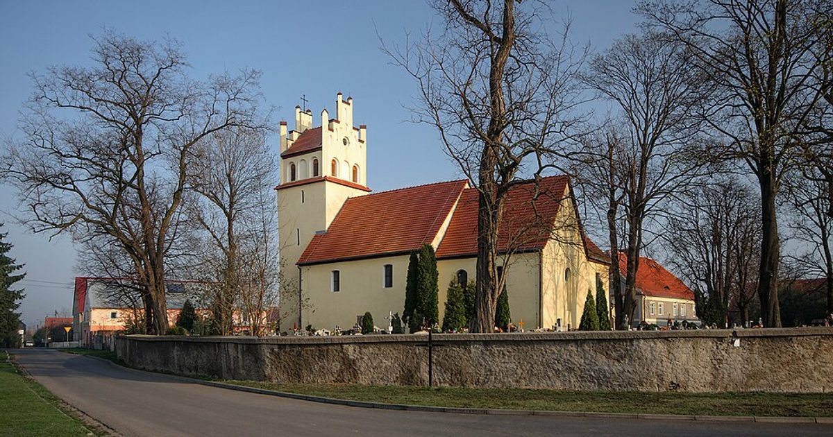 Kościół parafii Kościół Narodzenia NMP w Małuszów — zdjęcie