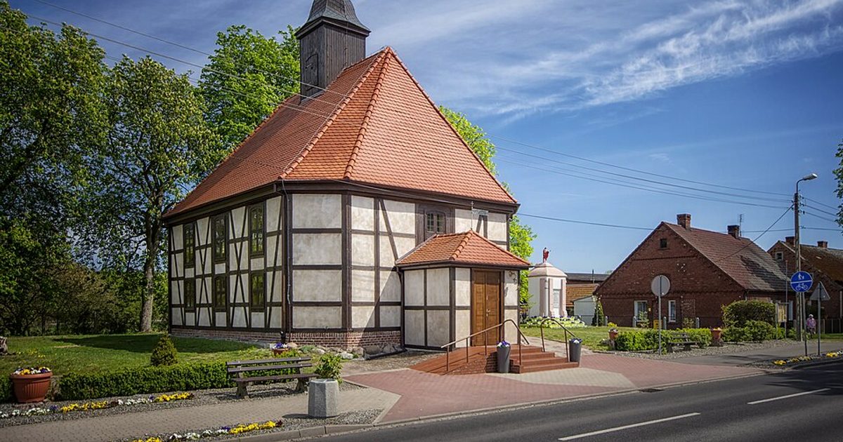 Kościół parafii Kościół Narodzenia NMP w Niekłończyca — zdjęcie