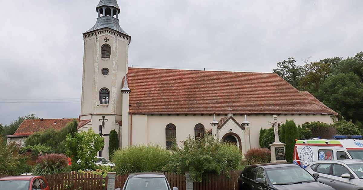 Kościół parafii Kościół Narodzenia NMP w Siemysłów — zdjęcie