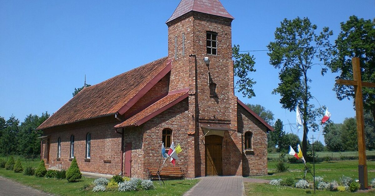 Kościół parafii Kościół Narodzenia NMP w Wierciny — zdjęcie